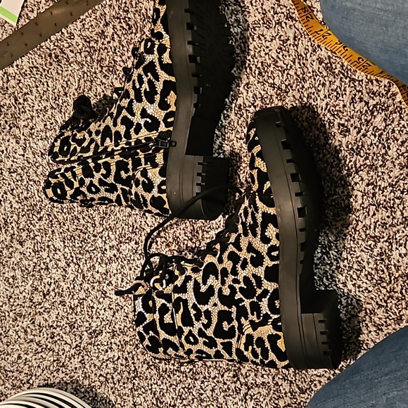 Gianni Bini Shoes - Gianni Bini boots. Size 6. Sparks when you walk